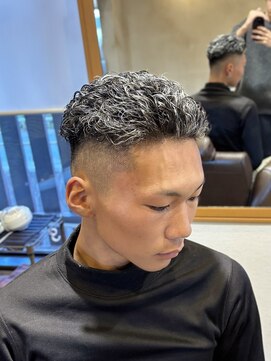 ホワイトメッシュ×極道パーマ