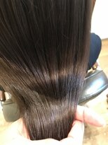 オハナ(ohana)&nbsp;【ohana/表参道】秋色艶髪イルミナカラー×ネイビーブルージュ。