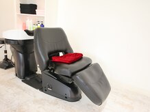 フルフラットのシャンプー台でゆったりリラックスして頂けます。