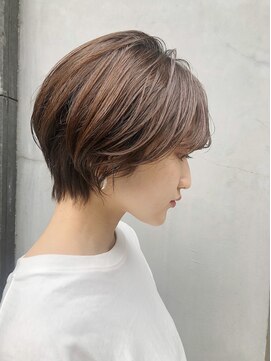 ルームバイシー 新宿(Loom. by Sea) フォギーベージュの耳かけショートボブ【杉野ちひろ】