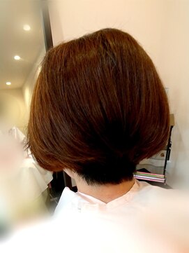 美容室ロミロミ 前下がりショートボブ