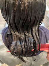 まっさらになり吸収しやすい状態になったら、９種類のアミノ酸、レブリン酸、グリオキシル酸等を塗布。