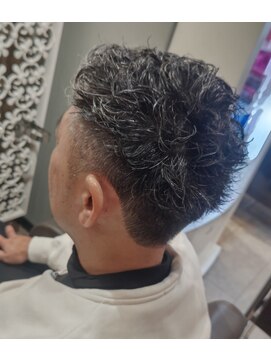 リノ(Lino) かりあげスタイル×無造作パーマ