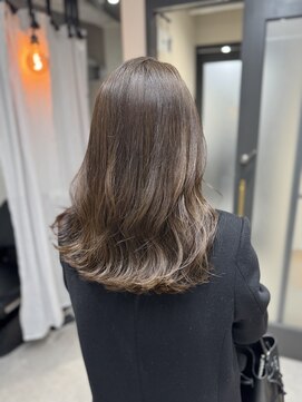 トウ(tou.) 脱白髪染め/アッシュグレージュ/セミロング