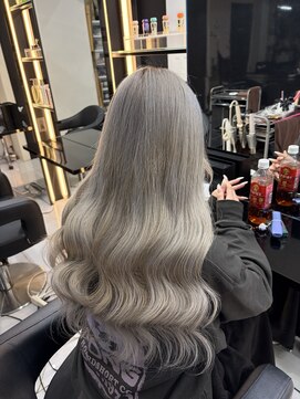 アネラ 大宮(Anela) ホワイトシルバー♪