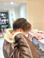アレーズバイベニボンズ(Alaise by Beni,Bond's)&nbsp;パーマ活かしセンターパート