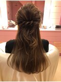 ヘアセット　ねじりハーフアップ