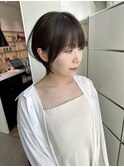 大人かわいい黒髪外ハネショートウルフ耳かけ前髪あり