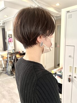 ユニ 江坂(Uni.) マッシュショート 黒髪 グレーベージュ レイヤーロング