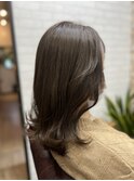 ニュアンスカラー/センターパート/ツヤ髪スタイル/ブルージュ