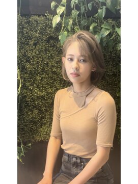 ラグーンヘアー(Lagoon hair) アップバングボブ