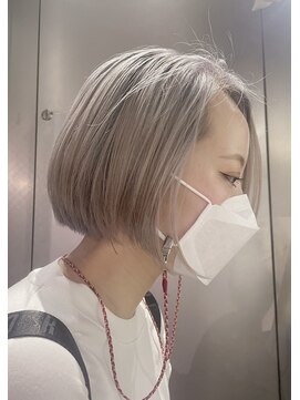 シェリ ヘアデザイン(CHERIE hair design) ショートボブ×ホワイトグレー