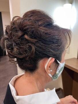 パリスパート2 留袖 少し 高め ゆるふわ カール スタイル ヘアアレンジ