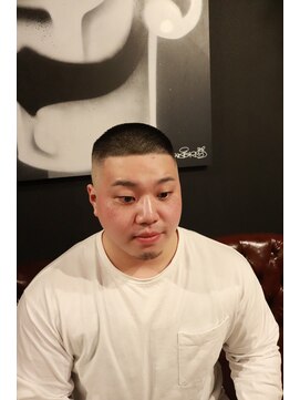 バーバーショップ レガロ(REGALO) バズ スキンフェード