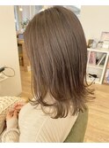 クリーミーグレージュ外ハネミディ☆