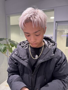 ホワイトベージュ/スパイキーショート