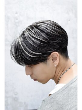 メンズオルズ 渋谷(MEN'S ALLZ) ホワイトハイライトブリーチカラー刈り上げ毛流れセンターパート