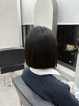 クム 横浜(qumu) 切りっぱなしボブ × 暗髪【神永】