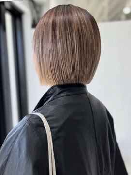 ザヘアメイクシェア(THE -HAIR MAKE SHARE-) 丸みとラインで魅せる。大人の洗練コンパクトボブ