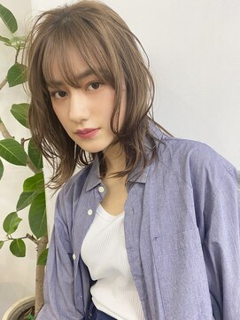 エリマ 調布(elima) くびれミディ レイヤースタイル 透明感ベージュ イルミナカラー