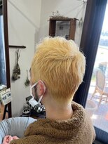 美容室 メザミー MESAMIES&nbsp;20代30代40代ハイトーン刈り上げショートスタイル