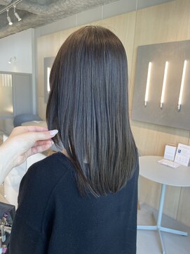 シダ(sida SAIIN) ★ ブルーシルバー20代30代前髪カットストレートヘア