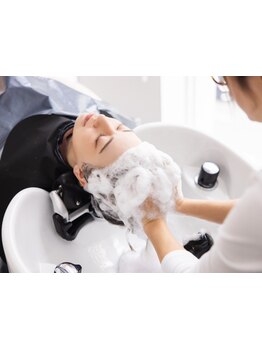 寝心地いいフルフラットで頭からつま先までのんびり出来るふかふかシャンプー台で上質なリラックスタイム♪