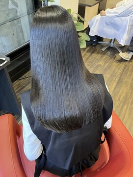 ヨンセンチメートルヒロサカ(4cm HIROSAKA) 髪質育成ストレート