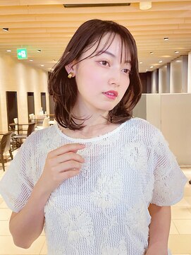 クィーンズガーデンバイケーツーギンザ(QUEEN’S GARDEN by K two GINZA) ミディアム/レイヤーカット/くびれシルエット/柔らか質感