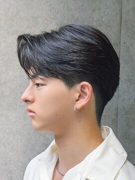 トゥイン 八王子(TWIN) 刈り上げセンターパートフェザーパーマサーフカール