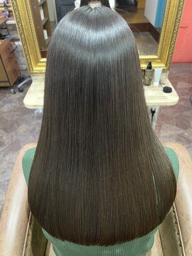 オリーブベージュ