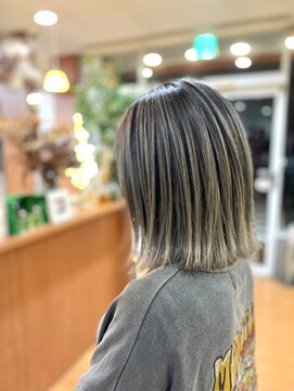 スタジオフィット(STUDIO FITTO) ★バレイヤージュ（シャドールーツ）シルバーグレージュボブ★