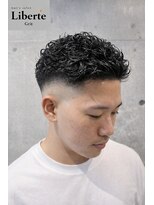 リベルテ グリット(Liberte Grit) 大人男性定番◎黒髪パーマで安心ビジネスフェードスタイル