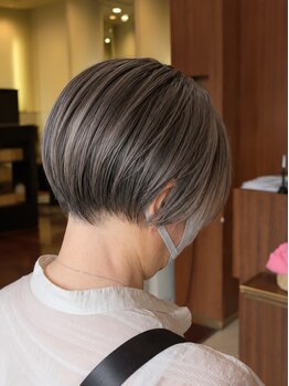 クリッパーループ(Clipper)の写真/《グレイカラーも明るめカラーが選べる◎》白髪が伸びてきても気にならないスタイルをご提案いたします！