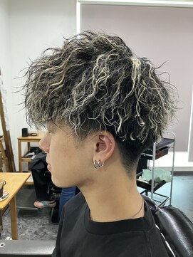 アム(am) ハイライト+ツイストスパイラルパーマ