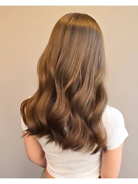 モア(more) 【栄矢場町】ブリーチなしダブルカラー、ゆる巻き、艶髪
