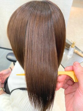 クララ バイ マニスオブヘアー(CLALA by Manis of hair) 絹髪/艶髪/ミディアム/マロンブラウン