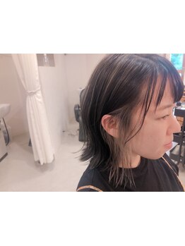 印象を左右する顔周りの似合わせカットは《tsumiki.h》にお任せ!骨格や髪質を見極めたカットで小顔効果も◎