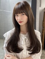 ピア ヤクイン(Pia Yakuin)&nbsp;ワンカールでキマるレイヤーカット × 透明感カラー