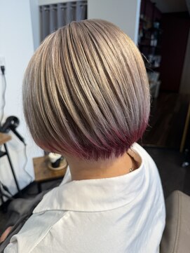 サロンドユニック(salon de UNIC) グレージュ、エンドカラーレッド