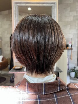 頭の形が綺麗に見えるショートボブです