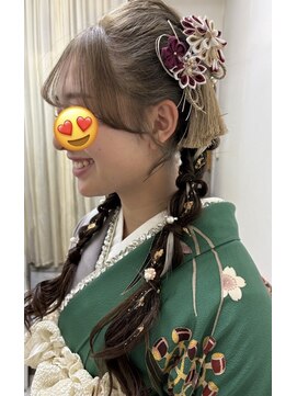 サロンドミナ(SALON DE MINA) ツインテール編み下ろしアレンジ