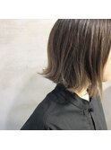 切りっぱなしボブかけハイライト×グレージュ