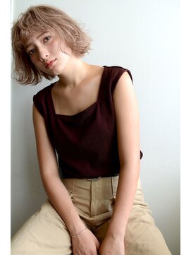 ミラバイグリーン(Mira by green) white beige x 切りっぱなしボブ　#3