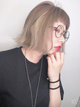 シーデン(C-den) 派手髪×切りっぱなしボブ×外ハネ×イルミナ×インナーカラー