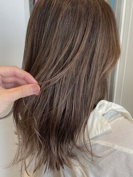 バイオレット ナゴヤ(Violet Nagoya) 【Violet】たっぷりハイライトのスモーキーベージュ♪