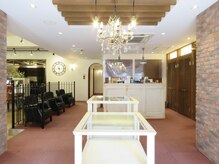 トータルビューティ ジェム バイ ヘアタイム(TOTAL BEAUTY gem by HAIR TIME)の雰囲気（煉瓦×白のブルックリン風の高級感漂う内観【カラー/白髪染め】）