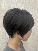黒髪前下がり丸みショートボブ