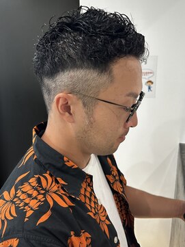 ヒュイル バイ ニアウ(Hwyl by Niau) メンズマッシュパーマニュアンスパーマスパイラルパーマ刈り上げ