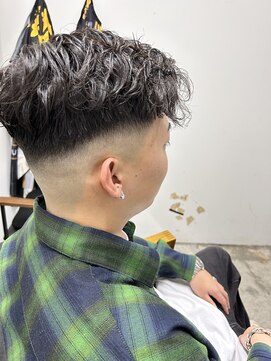 バディー ブラウン(BUDDY BROWN) スキンフェード×Cカールパーマ